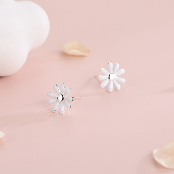 S925 Sterling Silver Sweet Daisies Stud Earrings - Image 2